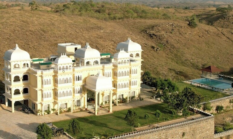Imagen general del Hotel Destinn The Neergarh Palace And Resort. Foto 2