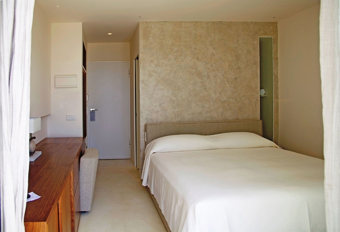 Imagen de la habitación del Hotel Destino Five Ibiza. Foto 2
