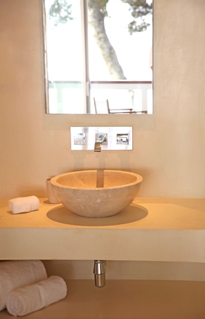 Imagen de la habitación del Hotel Destino Five Ibiza. Foto 3