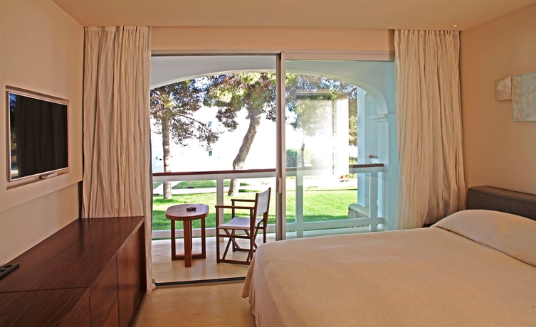 Imagen de la habitación del Hotel Destino Five Ibiza. Foto 6