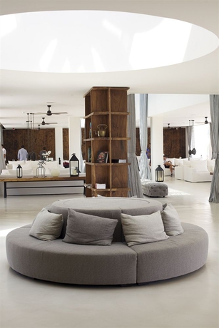 Imagen de los interiores del Hotel Destino Five Ibiza. Foto 14