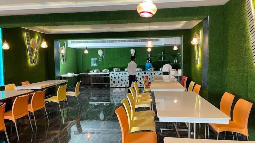Imagen del bar/restaurante del Hotel Destiny. Foto 2