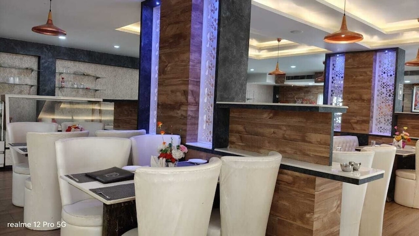 Imagen del bar/restaurante del Hotel Destiny. Foto 4