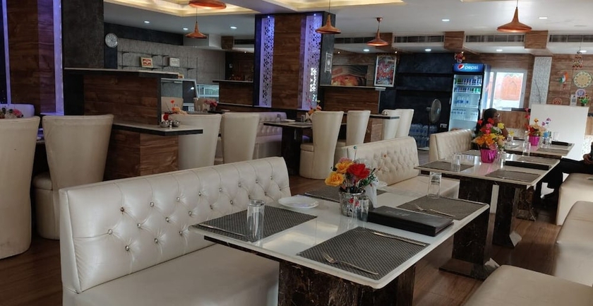 Imagen del bar/restaurante del Hotel Destiny. Foto 5