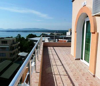 Imagen de los exteriores del Hotel Detelini. Foto 10