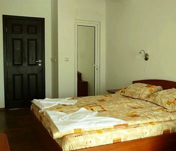 Imagen de los exteriores del Hotel Detelini. Foto 14