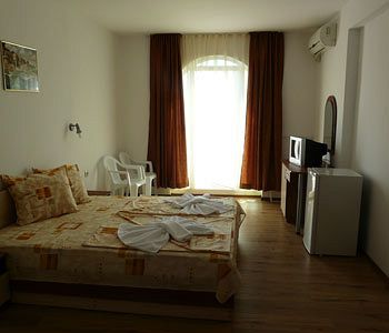 Imagen de los exteriores del Hotel Detelini. Foto 15