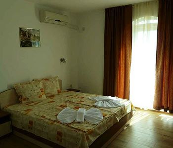 Imagen de los exteriores del Hotel Detelini. Foto 16