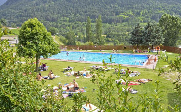 Imagen de los exteriores del Hotel Deth Pais. Foto 6