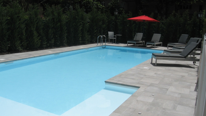 Imagen de la piscina del Hotel D'etigny. Foto 11