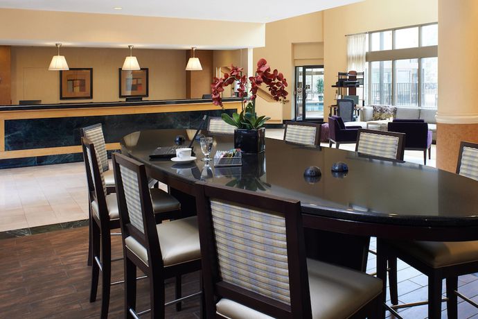 Imagen de los interiores del Hotel Detroit Marriott Livonia. Foto 8