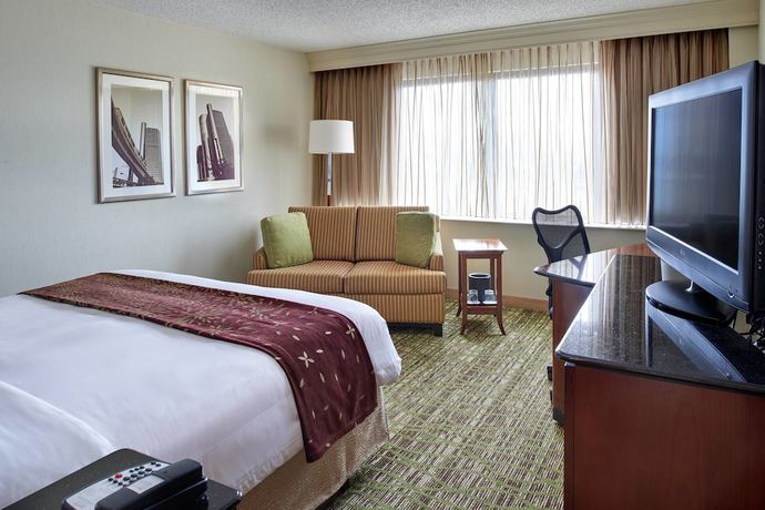Imagen de los interiores del Hotel Detroit Marriott Livonia. Foto 11