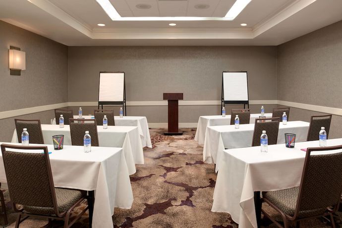 Imagen de los interiores del Hotel Detroit Marriott Livonia. Foto 12