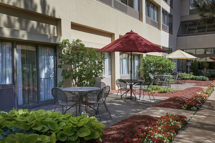 Imagen de los exteriores del Hotel Detroit Marriott Livonia. Foto 7