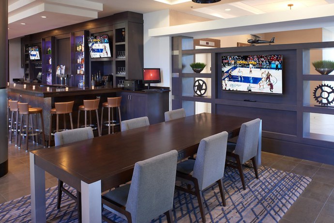 Imagen del bar/restaurante del Hotel Detroit Marriott Southfield. Foto 5