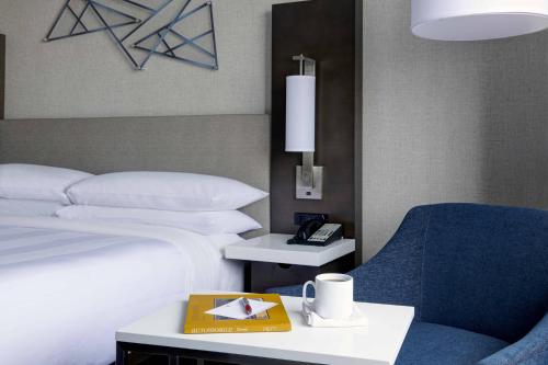 Imagen de la habitación del Hotel Detroit Marriott Troy. Foto 12