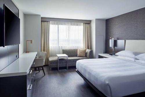 Imagen de la habitación del Hotel Detroit Marriott Troy. Foto 15