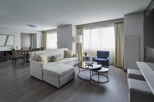 Imagen de la habitación del Hotel Detroit Marriott Troy. Foto 16