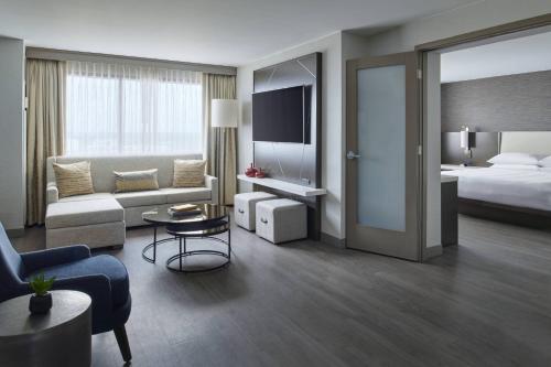 Imagen de la habitación del Hotel Detroit Marriott Troy. Foto 17