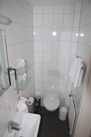 Imagen de la habitación del Hotel Deutscher Kaiser, Baden Baden. Foto 11