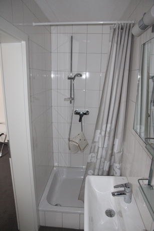 Imagen de la habitación del Hotel Deutscher Kaiser, Baden Baden. Foto 12