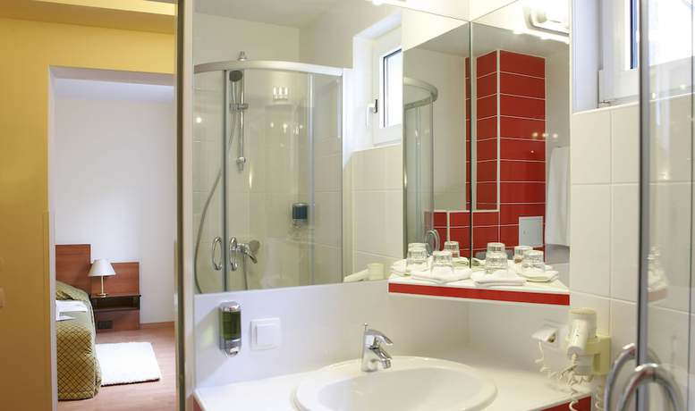 Imagen de la habitación del Hotel Deutschmeister, Viena. Foto 16