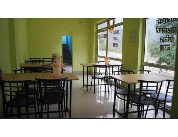 Imagen del bar/restaurante del Hotel Dev Darshan and Restaurant. Foto 1