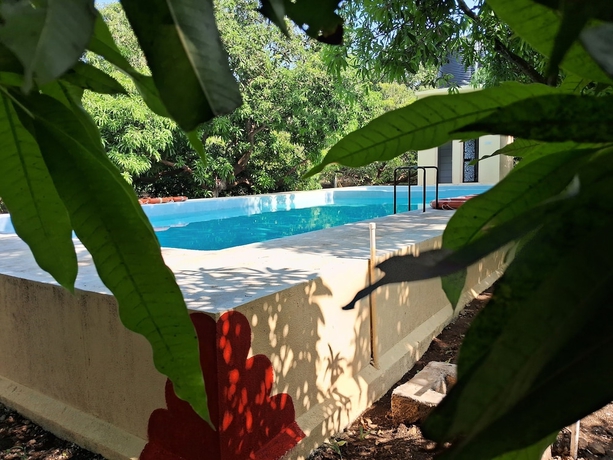 Imagen de la piscina del Hotel Dev Farm Sasan Gir. Foto 18