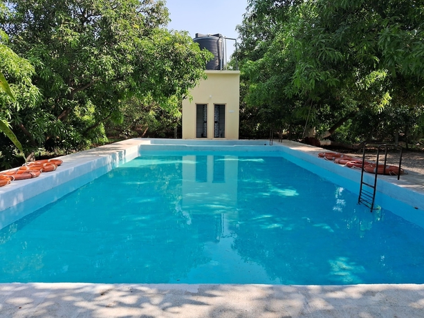Imagen de la piscina del Hotel Dev Farm Sasan Gir. Foto 19