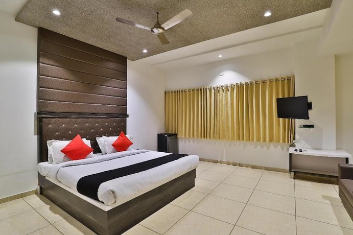 Imagen de la habitación del Hotel Dev Motel and Banquet. Foto 2