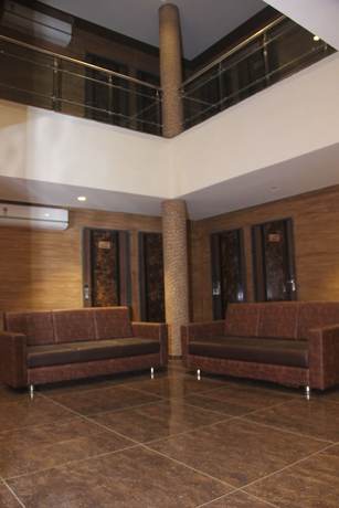 Imagen de los interiores del Hotel Dev Motel and Banquet. Foto 14