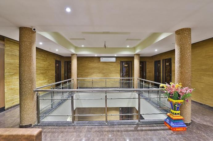 Imagen de los interiores del Hotel Dev Motel and Banquet. Foto 15