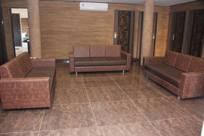 Imagen de los interiores del Hotel Dev Motel and Banquet. Foto 16