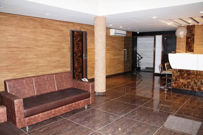 Imagen de los interiores del Hotel Dev Motel and Banquet. Foto 17
