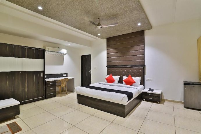 Imagen general del Hotel Dev Motel and Banquet. Foto 1