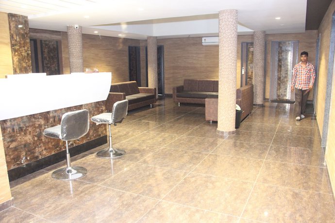 Imagen de los interiores del Hotel Dev Motel and Banquet. Foto 20