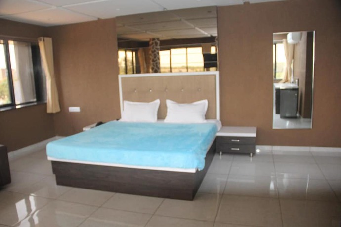 Imagen de la habitación del Hotel Dev Motel and Banquet. Foto 12