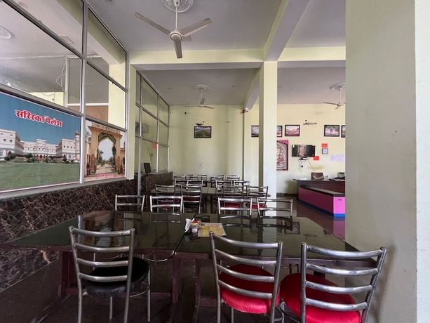 Imagen del bar/restaurante del Hotel Dev Resort. Foto 2