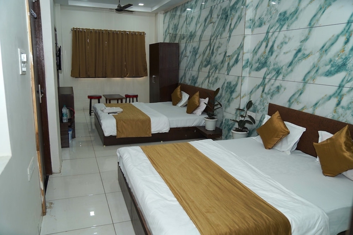 Imagen de la habitación del Hotel Dev Shree Palace, Ujjain. Foto 8