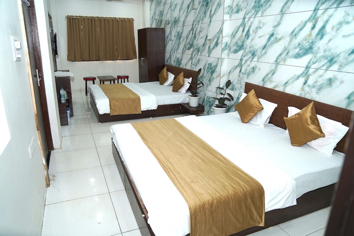 Imagen de la habitación del Hotel Dev Shree Palace, Ujjain. Foto 9