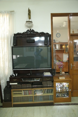 Imagen de los interiores del Hotel Dev Vatika Home Stay. Foto 16