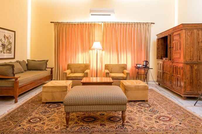 Imagen de la habitación del Hotel Dev Vilas. Foto 18