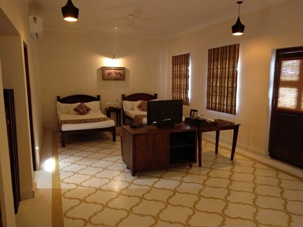 Imagen de la habitación del Hotel Dev Vilas. Foto 22