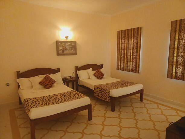 Imagen de la habitación del Hotel Dev Vilas. Foto 25