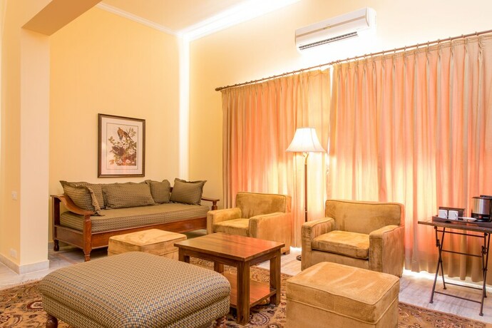 Imagen de la habitación del Hotel Dev Vilas. Foto 27