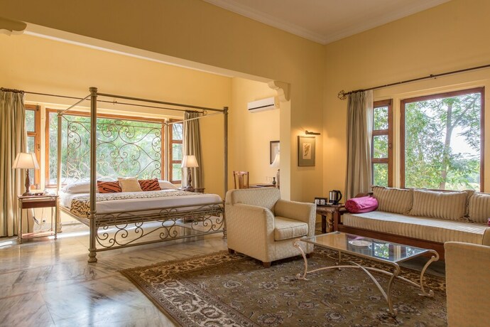 Imagen de la habitación del Hotel Dev Vilas. Foto 28