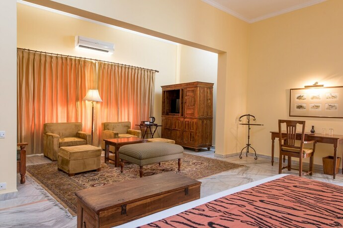 Imagen de la habitación del Hotel Dev Vilas. Foto 31