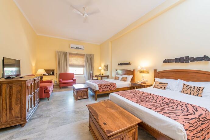 Imagen de la habitación del Hotel Dev Vilas. Foto 32