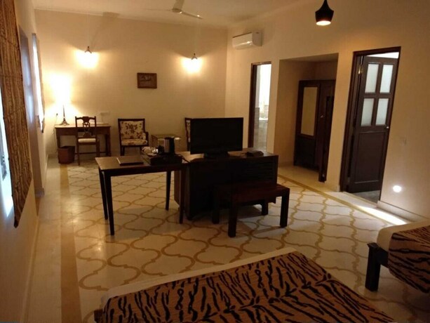 Imagen de la habitación del Hotel Dev Vilas. Foto 33