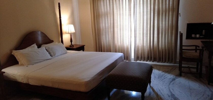 Imagen de la habitación del Hotel Dev Vilas. Foto 34